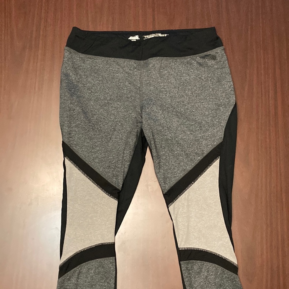 Avía large multicolored leggings
